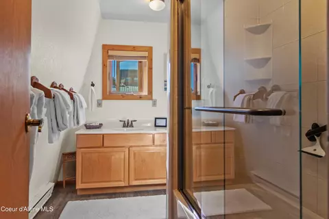Bath - 17008 E Jds E Dock, Bayview, ID 83803 photo 1 of 1
