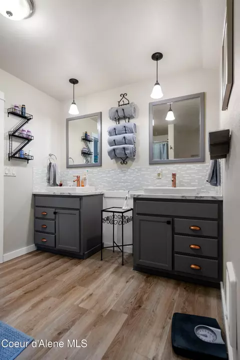 Bath - 346 Brookfield Rd, Sandpoint, ID 83864 photo 1 of 2