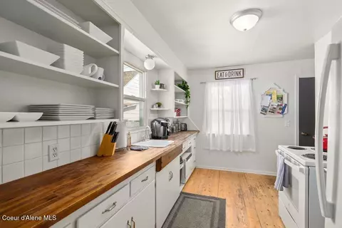 Kitchen - 405 Cedar St, Kellogg, ID 83837 photo 1 of 3