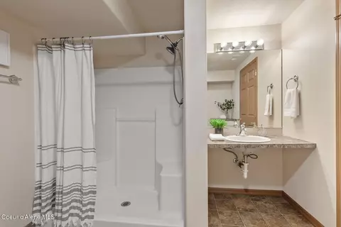 Bath - 4848 E Inverness Dr, Post Falls, ID 83854 photo 5 of 5