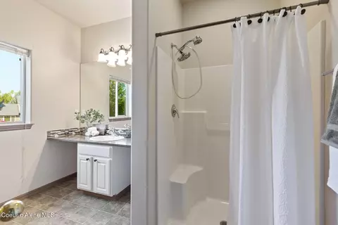 Bath - 4848 E Inverness Dr, Post Falls, ID 83854 photo 4 of 5