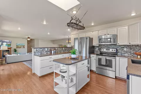 Kitchen - 4848 E Inverness Dr, Post Falls, ID 83854 photo 3 of 5