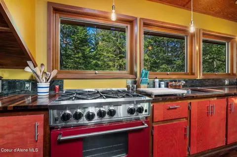 Kitchen - 395 Kiebert, Hope, ID 83836 photo 2 of 4