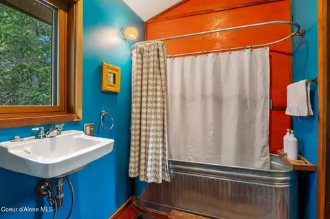 Bath - 395 Kiebert, Hope, ID 83836 photo 1 of 1