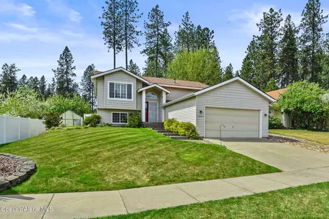 5807 N Silver Pines Ct, Coeur D'alene, ID 83815