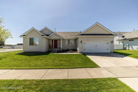 8198 N Ainsworth Dr, Hayden, ID 83835