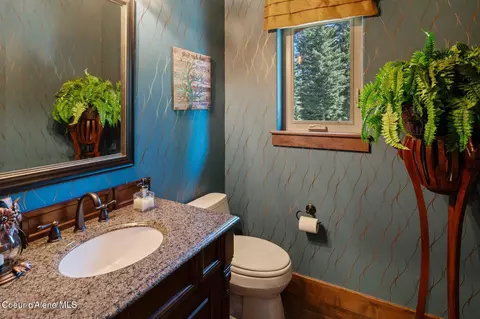 Bath - 2576 E Parker Ave, Harrison, ID 83833 photo 1 of 5