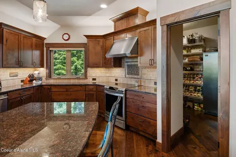 Kitchen - 2576 E Parker Ave, Harrison, ID 83833 photo 2 of 4