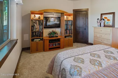 Bedroom - 2576 E Parker Ave, Harrison, ID 83833 photo 5 of 8