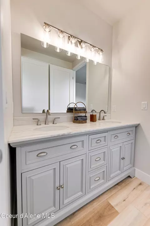 Bath - 204 Silver Saddle Ct, Pinehurst, ID 83850 photo 6 of 7