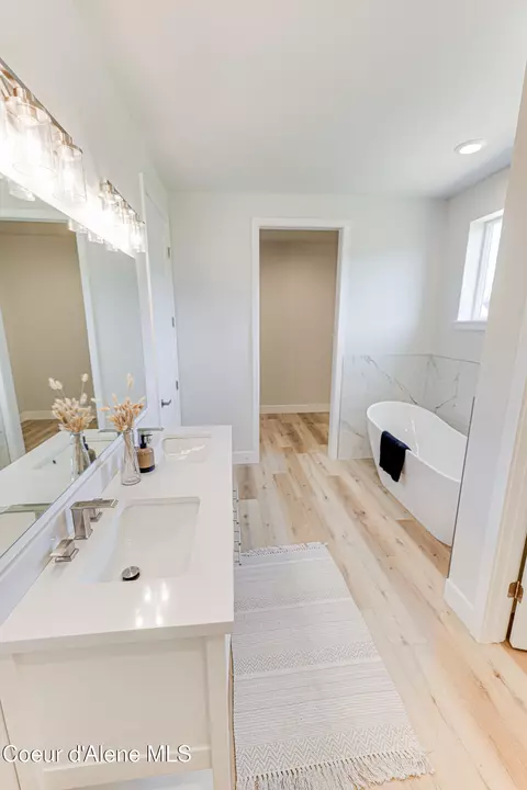 Bath - 204 Silver Saddle Ct, Pinehurst, ID 83850 photo 3 of 7