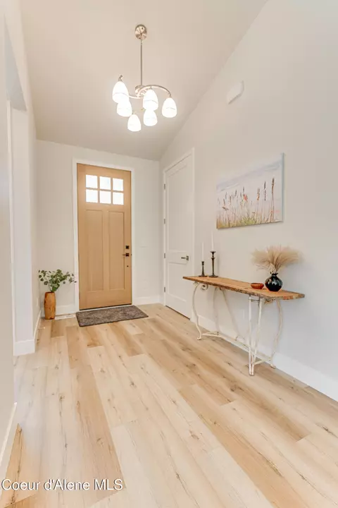 Entry Way - 204 Silver Saddle Ct, Pinehurst, ID 83850 photo 1 of 1