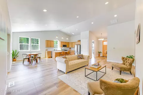Living - 204 Silver Saddle Ct, Pinehurst, ID 83850 photo 1 of 1