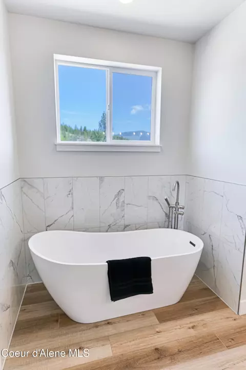 Bath - 204 Silver Saddle Ct, Pinehurst, ID 83850 photo 4 of 7