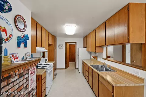 Kitchen - 4755 E Aspen Way, Post Falls, ID 83854 photo 5 of 9