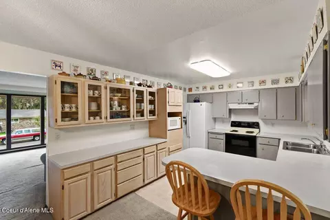 Kitchen - 4755 E Aspen Way, Post Falls, ID 83854 photo 4 of 9