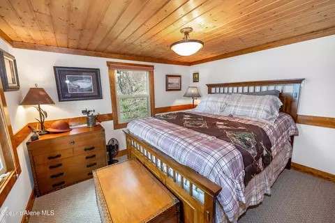 Bedroom - 108 Cutthroat Rd, Coolin, ID 83821 photo 4 of 7