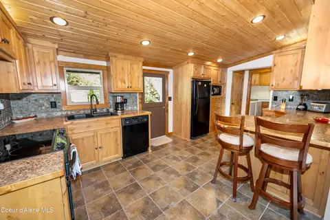 Kitchen - 108 Cutthroat Rd, Coolin, ID 83821 photo 2 of 4
