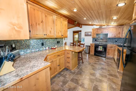 Kitchen - 108 Cutthroat Rd, Coolin, ID 83821 photo 4 of 4