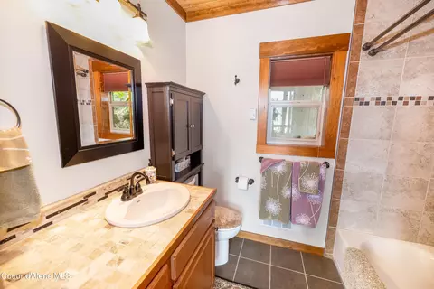 Bath - 108 Cutthroat Rd, Coolin, ID 83821 photo 2 of 2