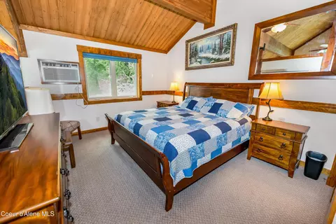 Bedroom - 108 Cutthroat Rd, Coolin, ID 83821 photo 1 of 7