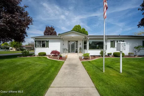 8407 N Dogwood Ln, Hayden, ID 83835