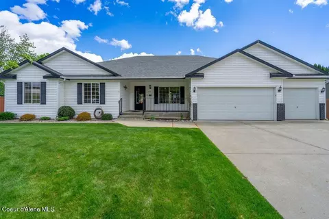 8716 N Cloverleaf Dr, Hayden, ID 83835