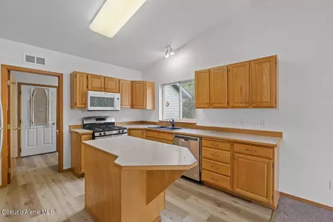 Kitchen - 1100 E Autumn Crest Loop, Post Falls, ID 83854 photo 1 of 3
