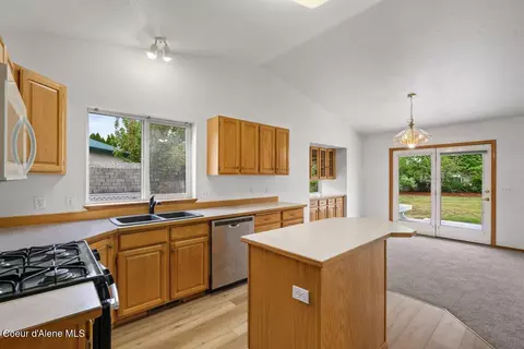 Kitchen - 1100 E Autumn Crest Loop, Post Falls, ID 83854 photo 2 of 3