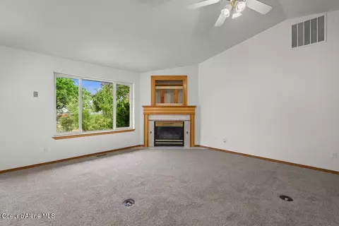 Living - 1100 E Autumn Crest Loop, Post Falls, ID 83854 photo 2 of 6