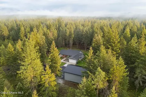 990 Goldfinch Ln, Spirit Lake, ID 83869