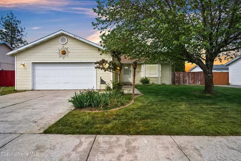 1053 W Heron Ave, Hayden, ID 83835