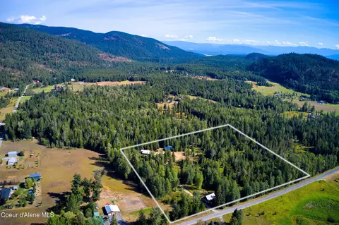 2695 Highland Flats Rd, Naples, ID 83847
