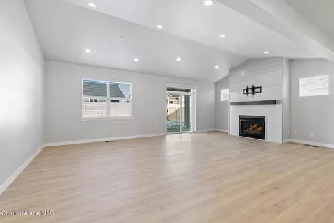 Living - 4437 E Corsac Fox Ave, Post Falls, ID 83854 photo 3 of 4