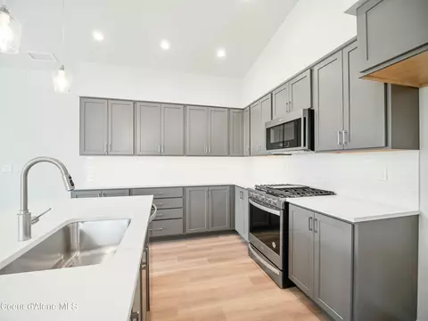 Kitchen - 932 E Railroad Ave, Post Falls, ID 83854 photo 2 of 4