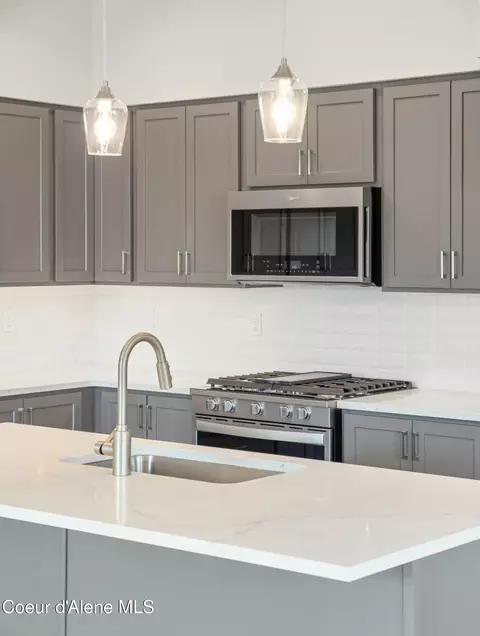 Kitchen - 932 E Railroad Ave, Post Falls, ID 83854 photo 3 of 4