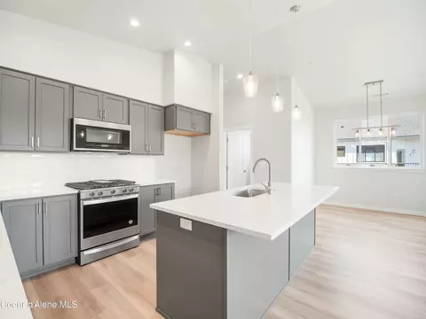 Kitchen - 932 E Railroad Ave, Post Falls, ID 83854 photo 1 of 4