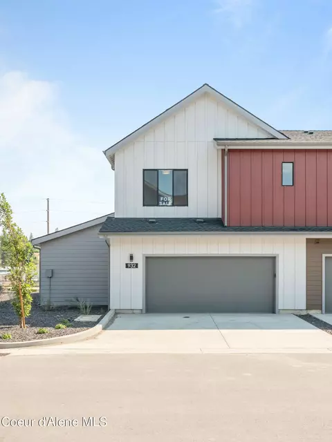 Exterior - 932 E Railroad Ave, Post Falls, ID 83854 photo 3 of 10