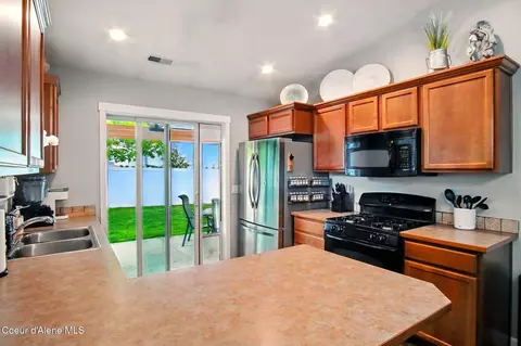 Kitchen - 3657 E Kauffman Ln, Post Falls, ID 83854 photo 2 of 4