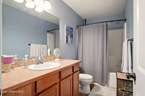 Bath - 3657 E Kauffman Ln, Post Falls, ID 83854 photo 1 of 2