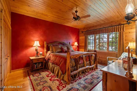 Bedroom - 286 E Canoe Point Rd, Coolin, ID 83821 photo 8 of 10