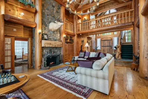 Living - 286 E Canoe Point Rd, Coolin, ID 83821 photo 3 of 9