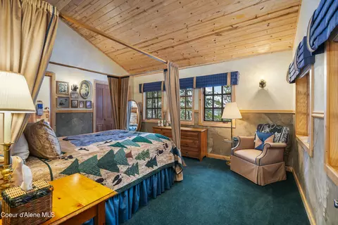 Bedroom - 286 E Canoe Point Rd, Coolin, ID 83821 photo 6 of 10