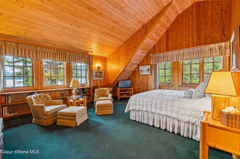 Bedroom - 286 E Canoe Point Rd, Coolin, ID 83821 photo 4 of 10