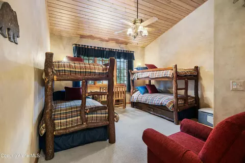 Bedroom - 286 E Canoe Point Rd, Coolin, ID 83821 photo 10 of 10
