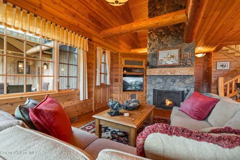 Living - 286 E Canoe Point Rd, Coolin, ID 83821 photo 8 of 9