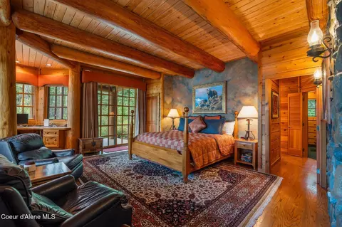 Bedroom - 286 E Canoe Point Rd, Coolin, ID 83821 photo 2 of 10