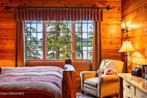Bedroom - 286 E Canoe Point Rd, Coolin, ID 83821 photo 9 of 10