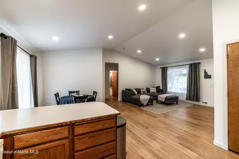 909 E 11th Ave, Post Falls, ID 83854 photo 14