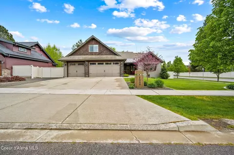 1044 E Maroon Creek Dr, Hayden, ID 83835